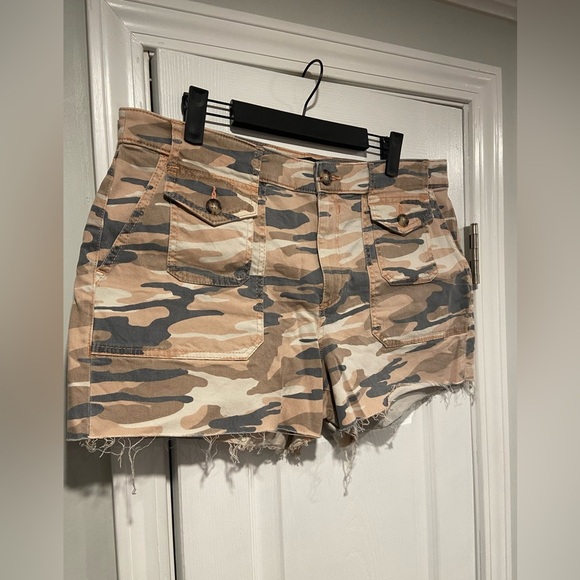 Express Size 12 Shortie Mid Rise Stretch Punk Gray Camo Cut Off Cargo Shorts - Picture 3 of 12